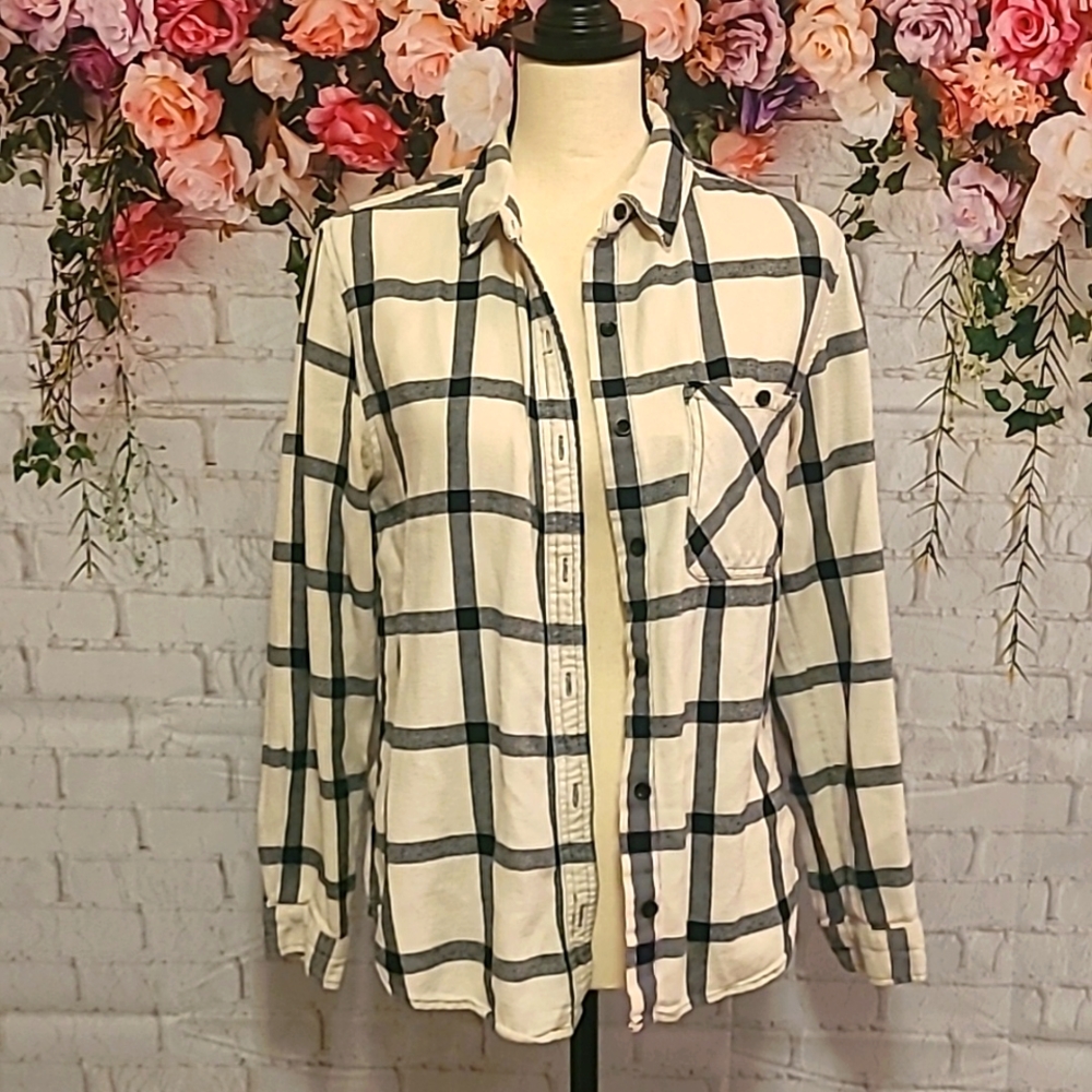 4/$25 Forever 21 L Flannel Top..Great Condition ,no stains ,rips none used